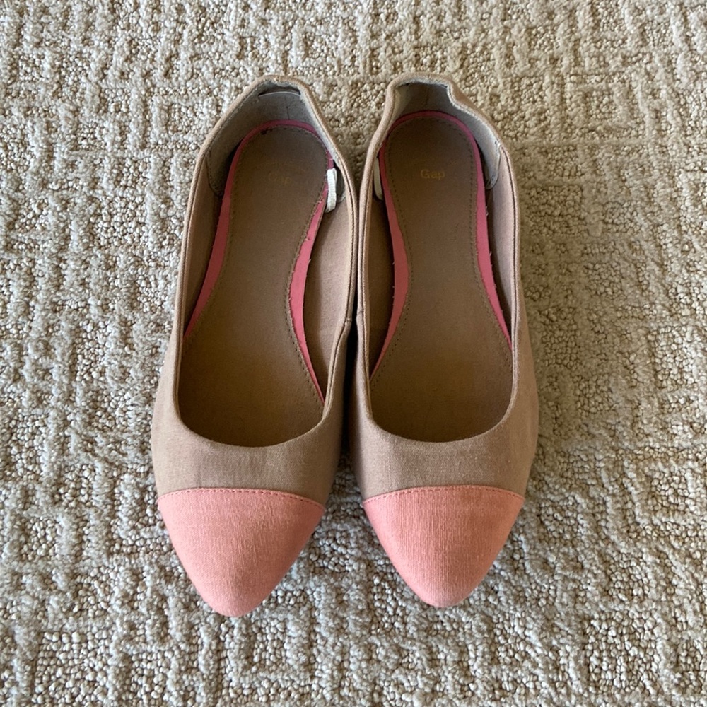 EUC GAP neutral canvas flats